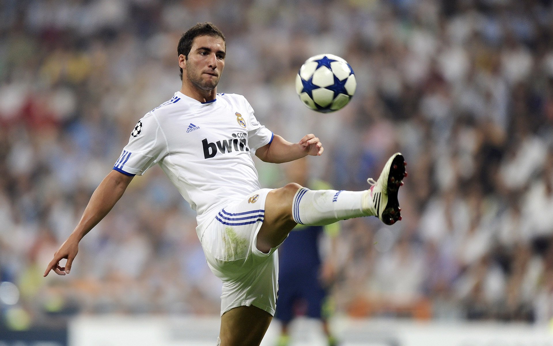 英超球队融合AI心率追踪模型动态调整球员出场时间，2021英超新星