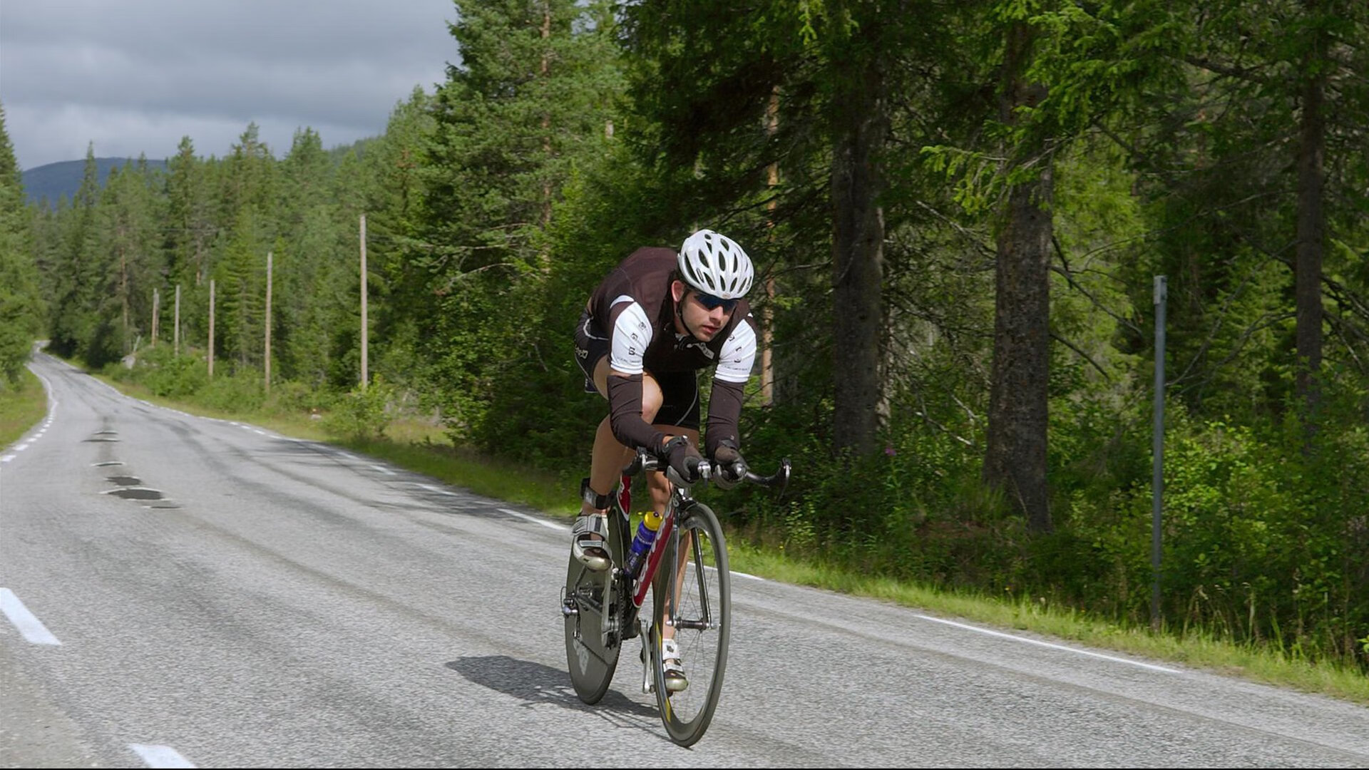 “安赫尔·巴尔博萨的力量与敏捷结合,成为美洲狮队的进攻突破点”